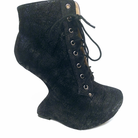 Shoe Republic Black Faux Suede 5 1/2" Arch Heel Ugly Core Bootie Heels sz 8.5 - Picture 6 of 9
